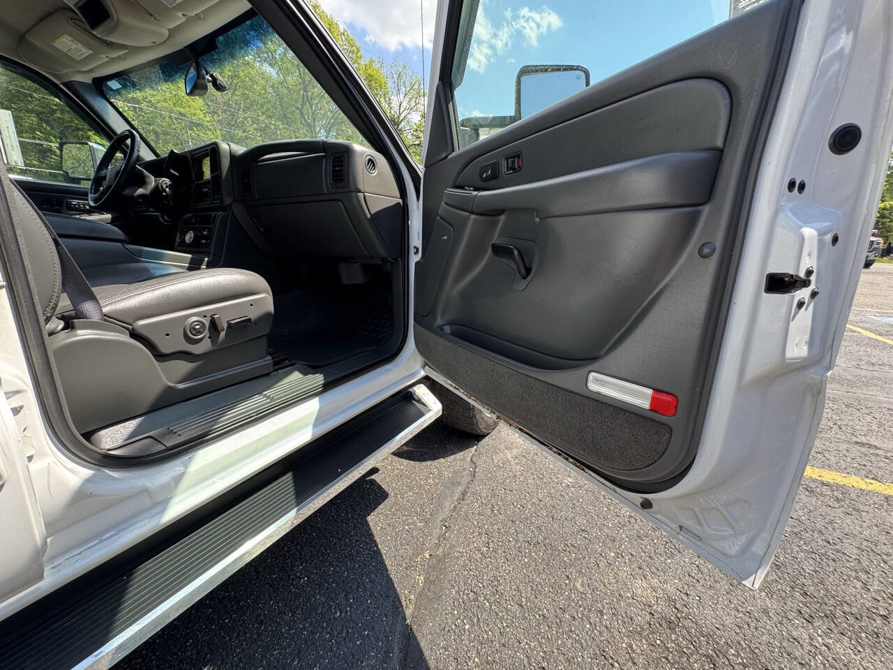 Used 2005 Chevrolet Silverado 2500 LT w/ Skid Plate Package AWD/4WD image 24