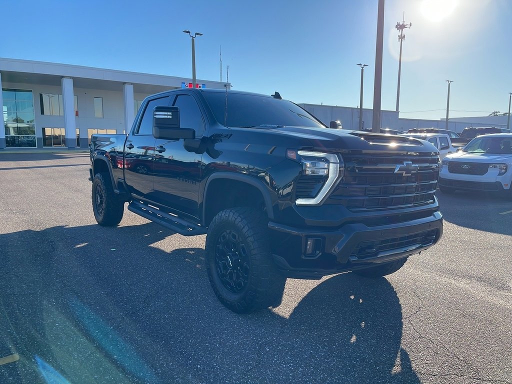 Used 2024 Chevrolet Silverado 2500 LTZ w/ LTZ Plus Package image 4