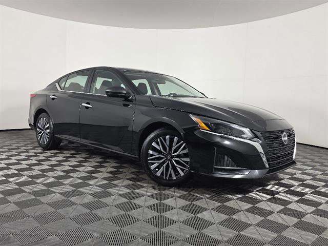 Used 2024 Nissan Altima 2.5 SV