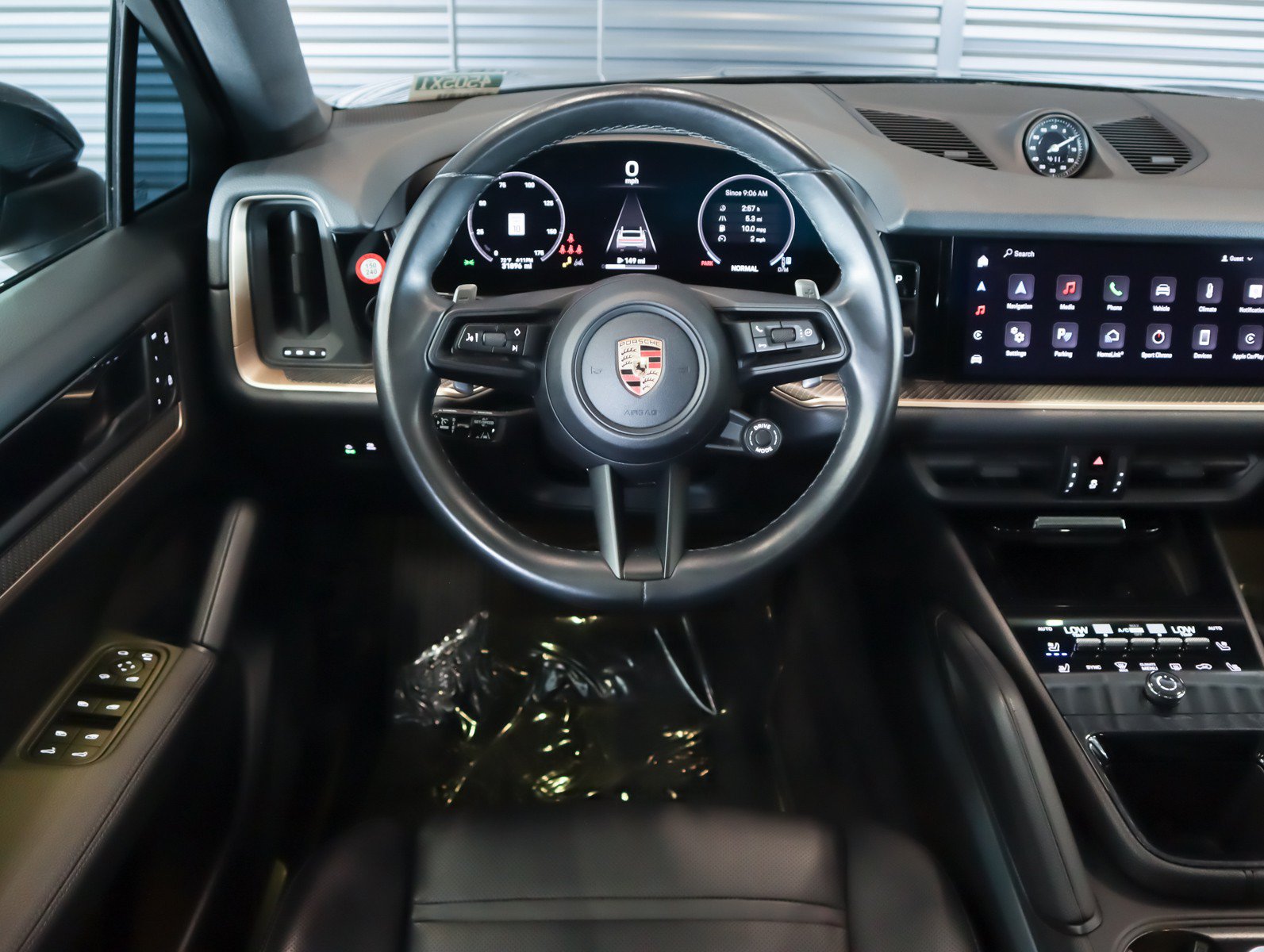 Certified 2024 Porsche Cayenne Coupe AWD/4WD image 13