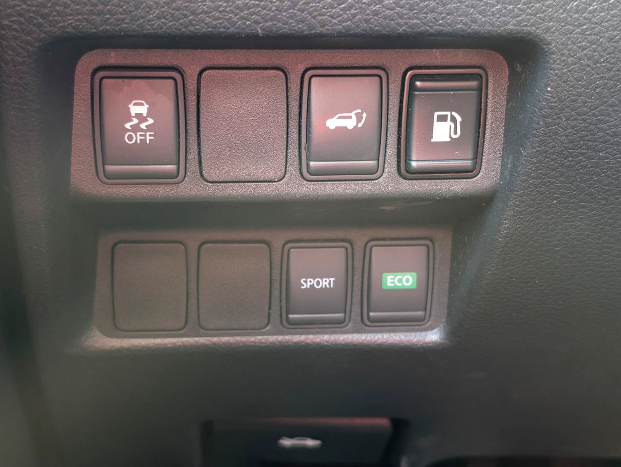 Used 2018 Nissan Rogue SV FWD image 18