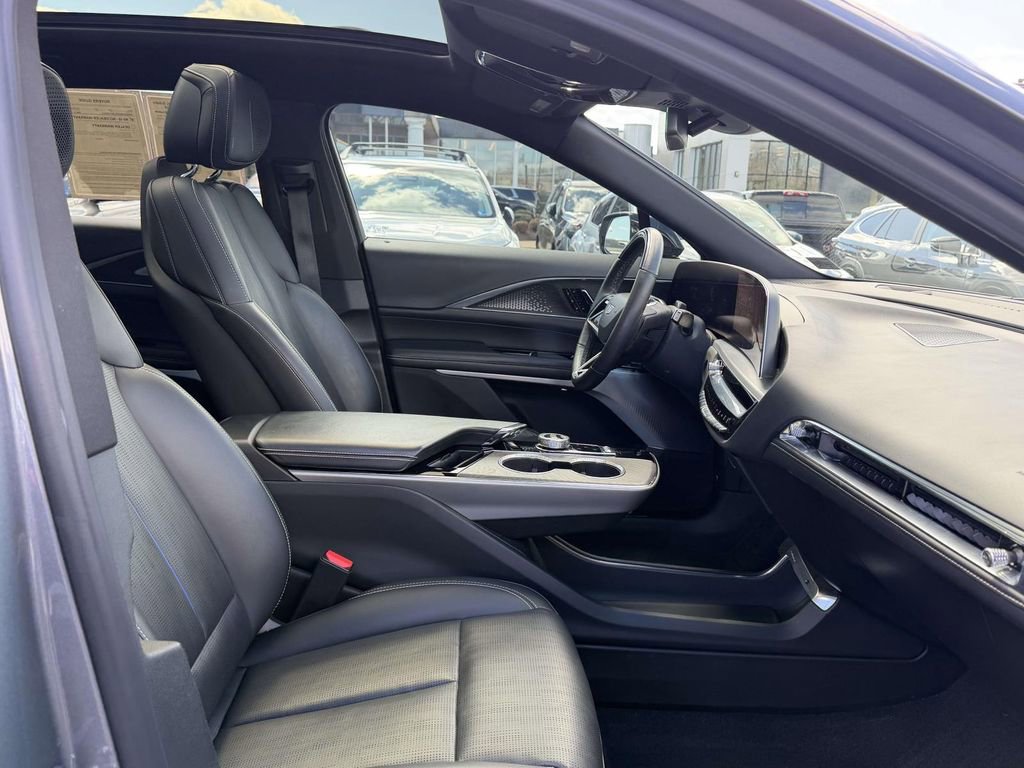 Used 2023 Cadillac Lyriq Luxury image 12