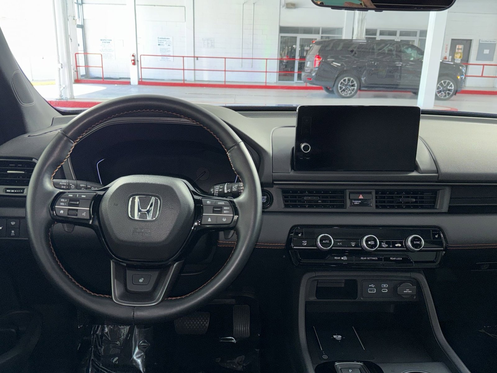 Used 2025 Honda Pilot TrailSport image 16