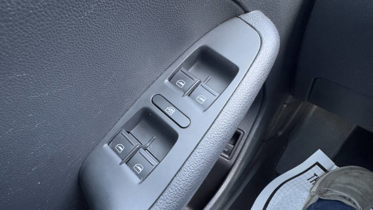 Used 2017 Volkswagen Jetta S image 29