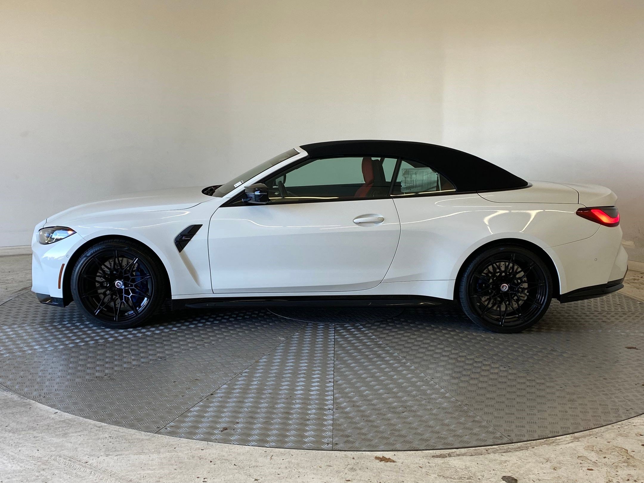 Used 2023 BMW M4 xDrive Competition w/ M Driver's Package image 2