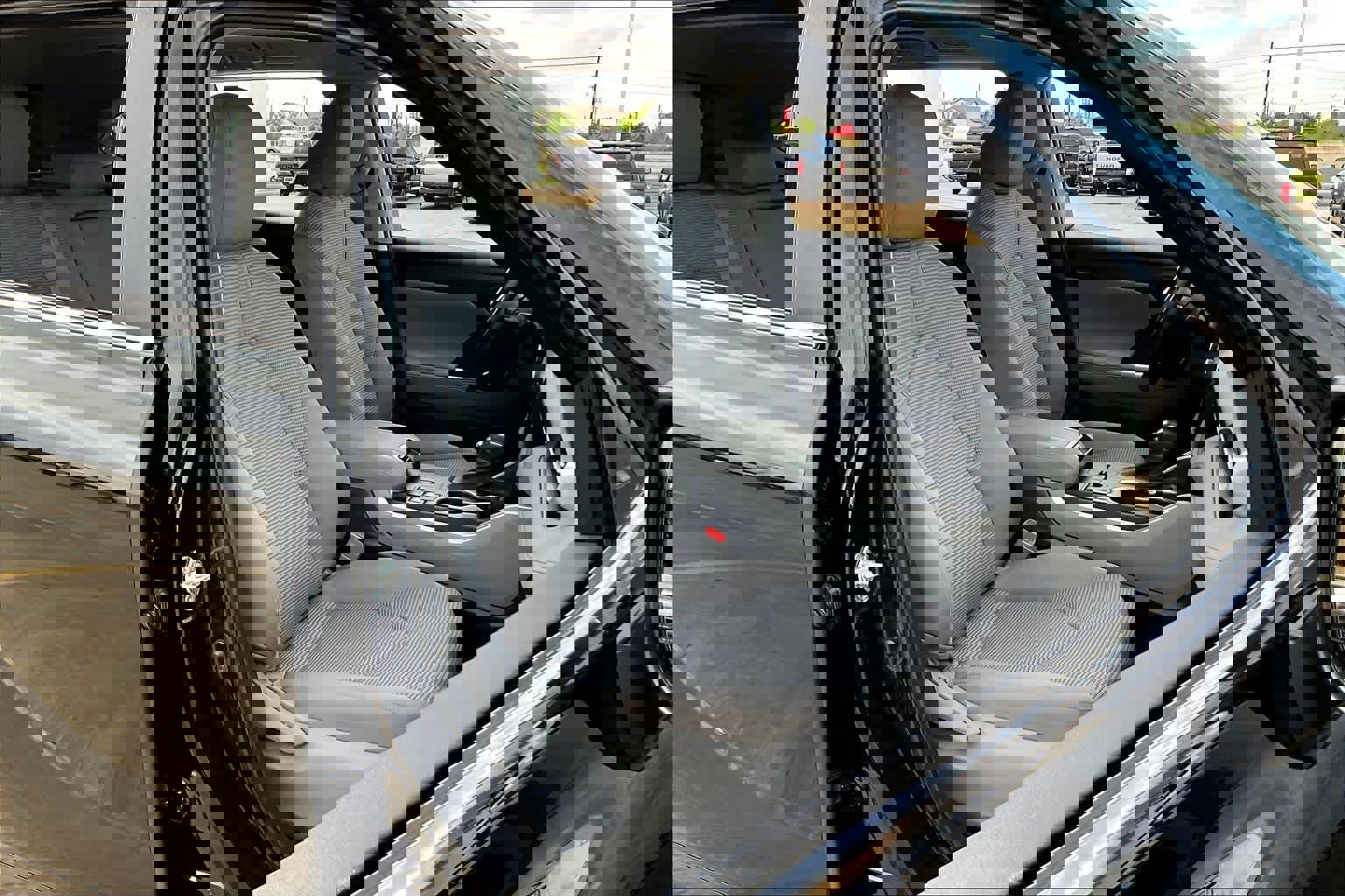 Used 2023 Toyota Highlander LE image 9