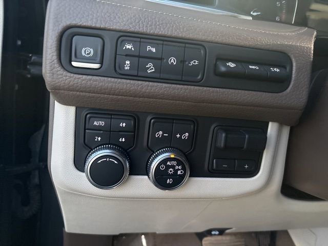 Used 2021 GMC Yukon Denali w/ Denali Premium Package image 16