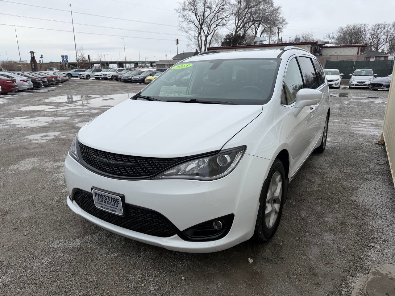 Used 2018 Chrysler Pacifica Touring-L w/ Tire & Wheel Group image 3