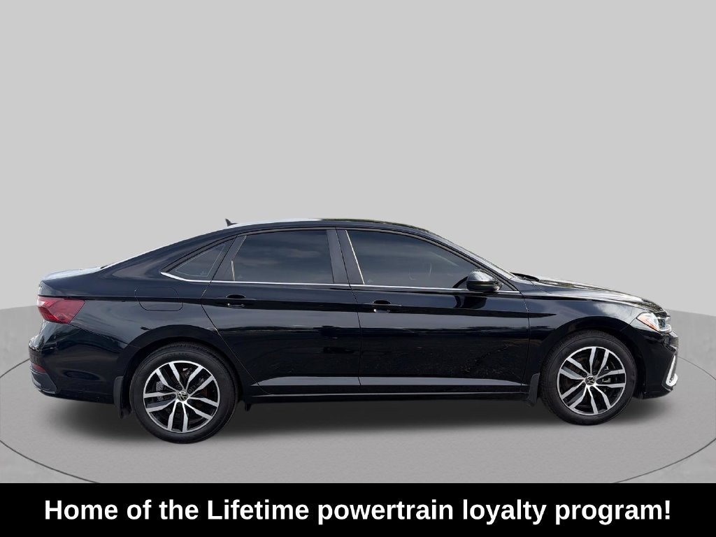 Used 2025 Volkswagen Jetta SE FWD image 7