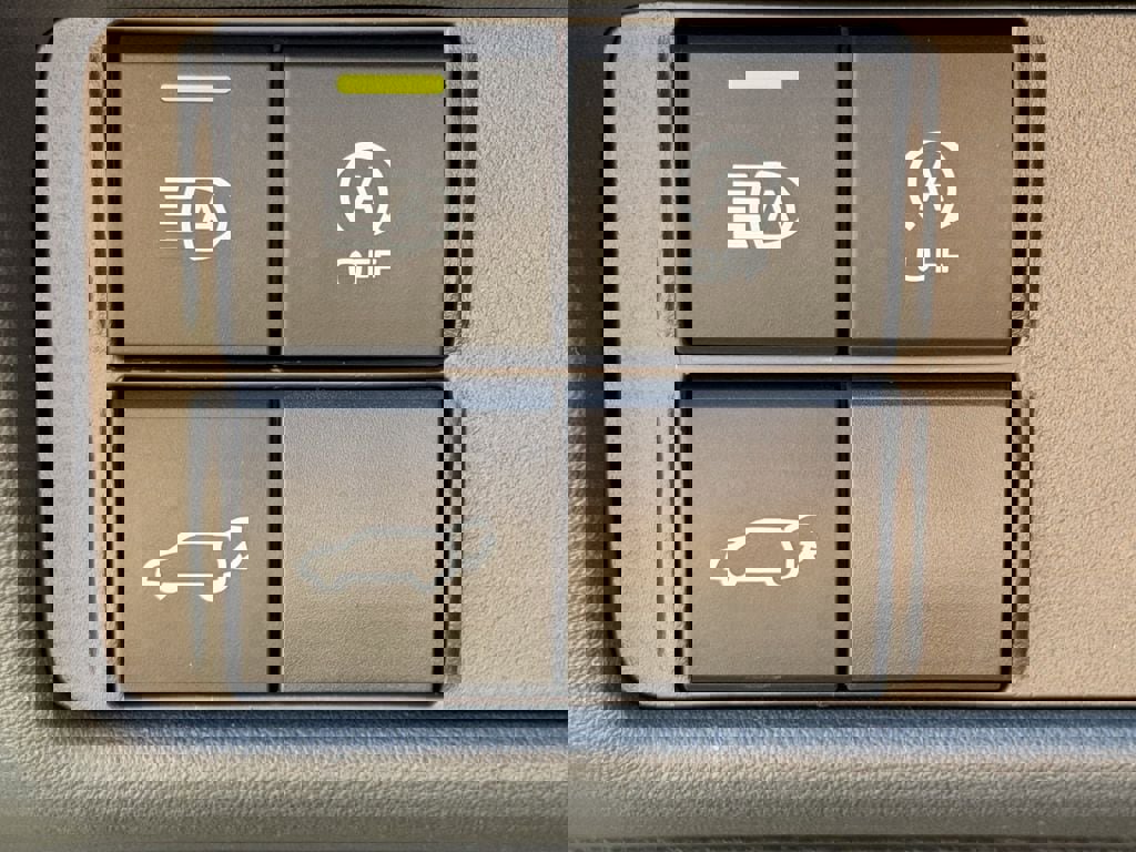 Used 2025 Toyota Highlander LE image 25