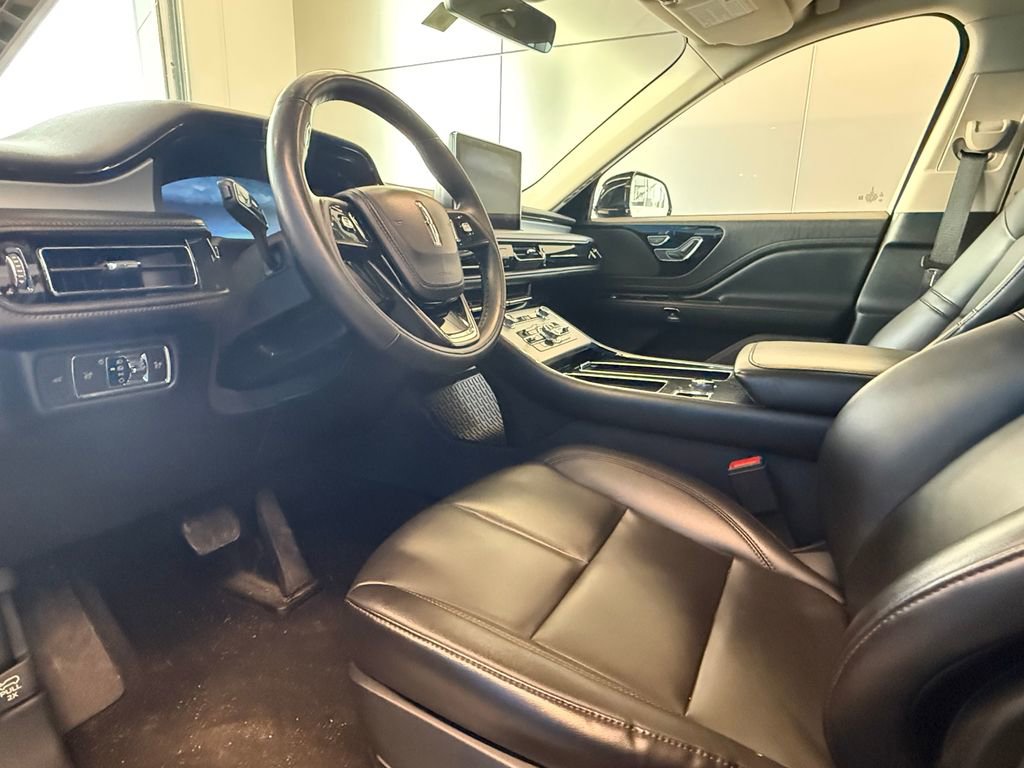 Used 2022 Lincoln Aviator AWD w/ Premium Package image 18