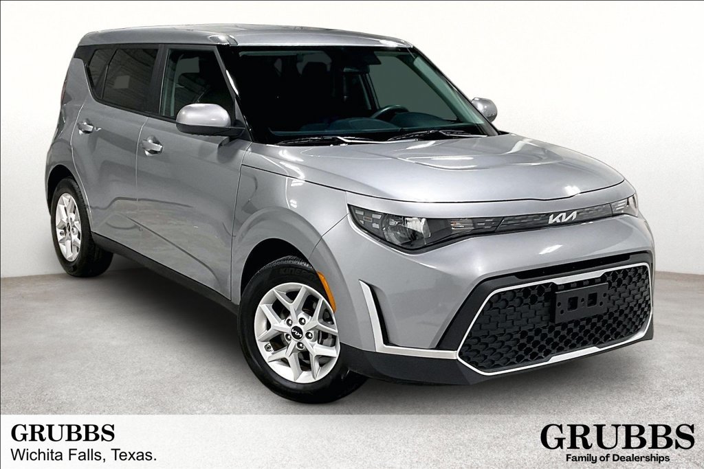 Used 2025 Kia Soul LX w/ LX Technology Package FWD image 1