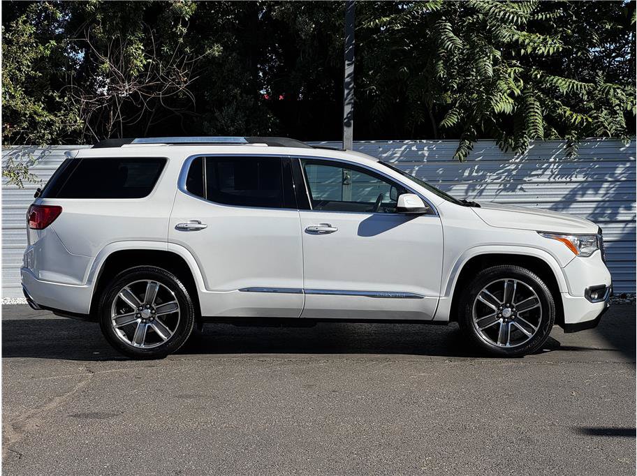 Used 2018 GMC Acadia Denali w/ Technology Package AWD/4WD image 9