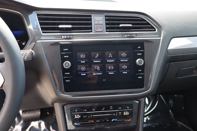 Used 2022 Volkswagen Tiguan SE image 32