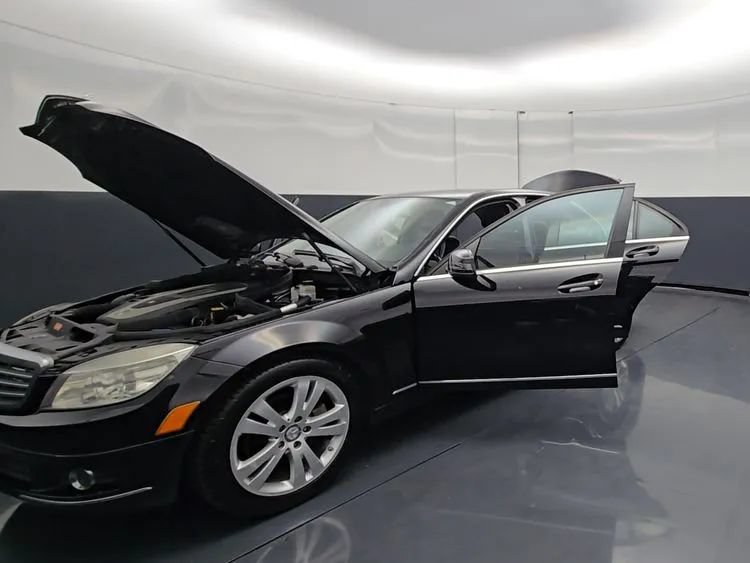 Used 2011 Mercedes-Benz C 300 4MATIC Sedan image 17