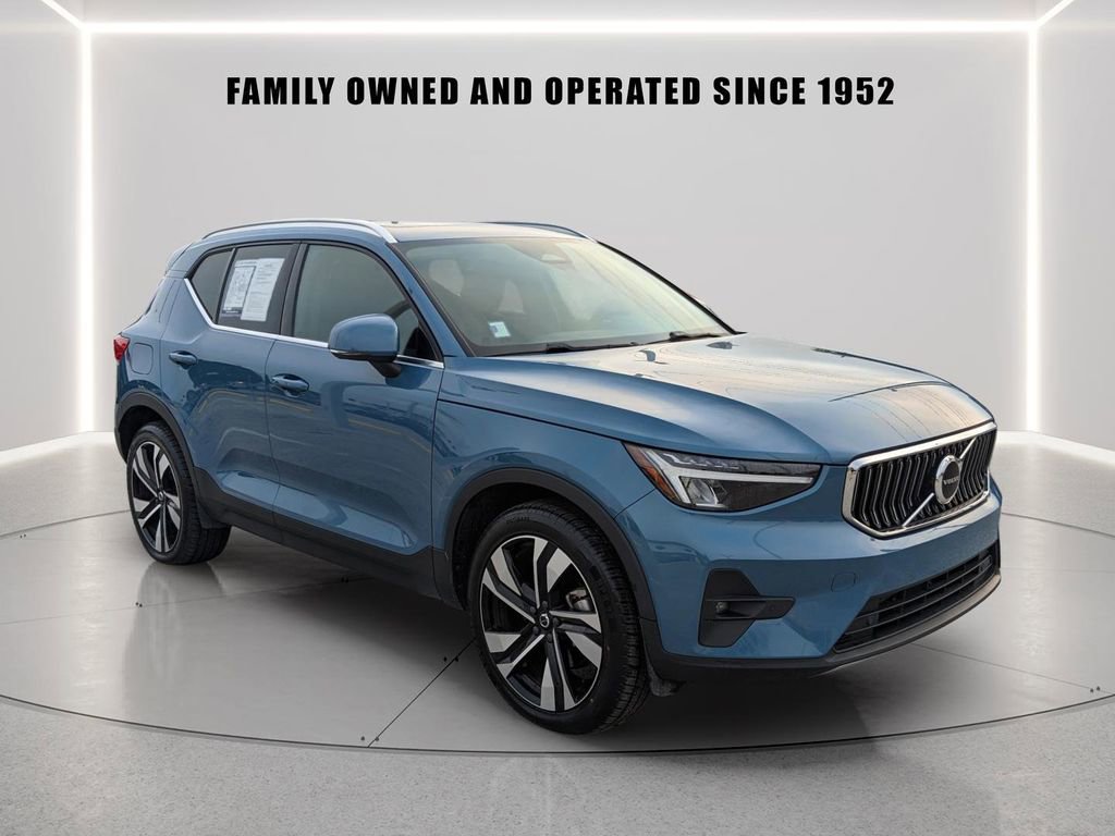 Used 2023 Volvo XC40 B5 Plus AWD/4WD image 5