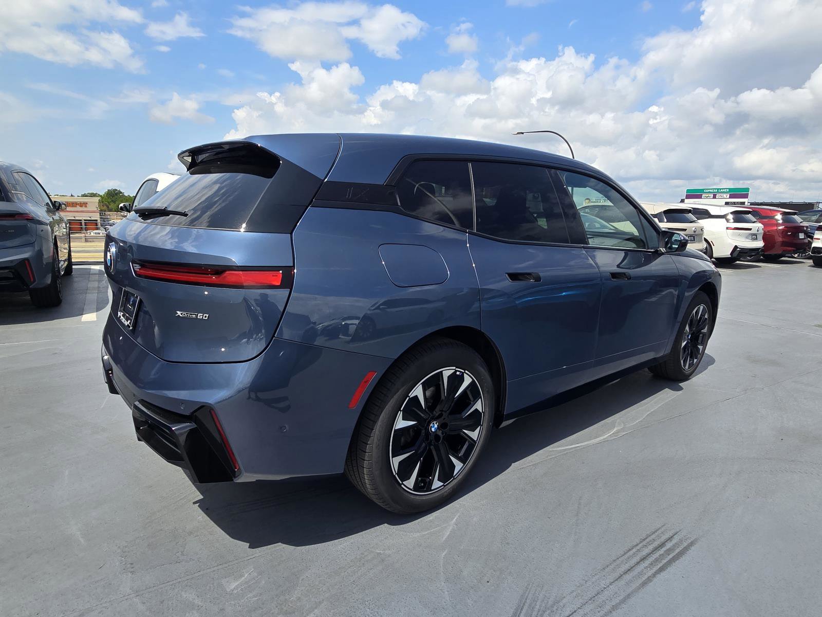 New 2026 BMW iX xDrive60 w/ M Sport Package image 29
