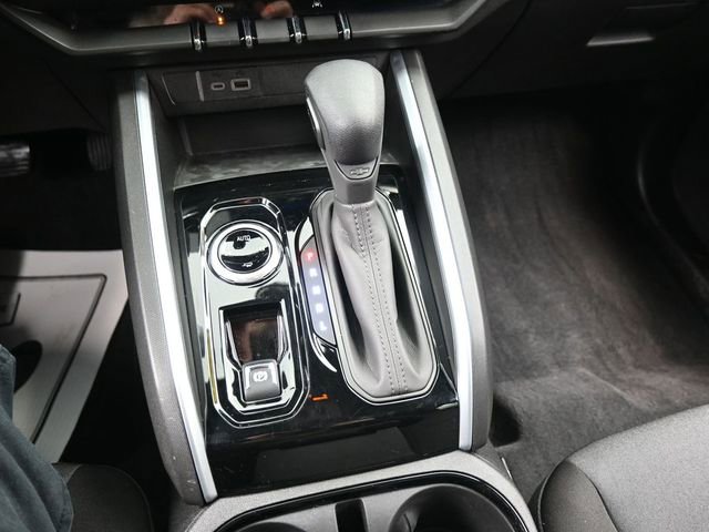 Used 2023 Chevrolet Colorado W/T image 11