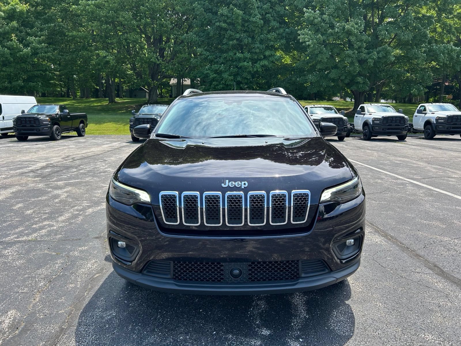 Used 2021 Jeep Cherokee Latitude Plus AWD/4WD image 10