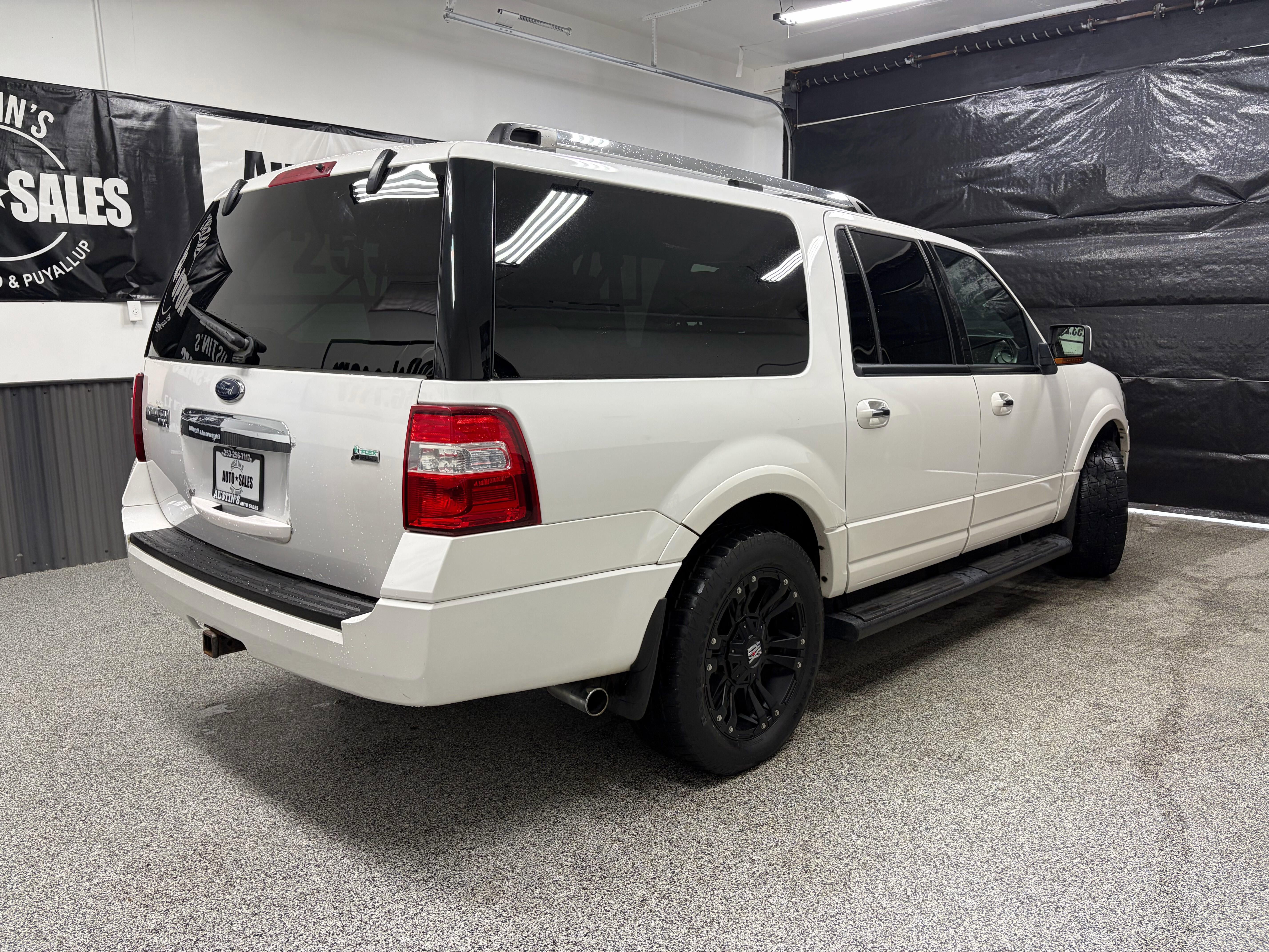 Used 2010 Ford Expedition EL Limited image 3