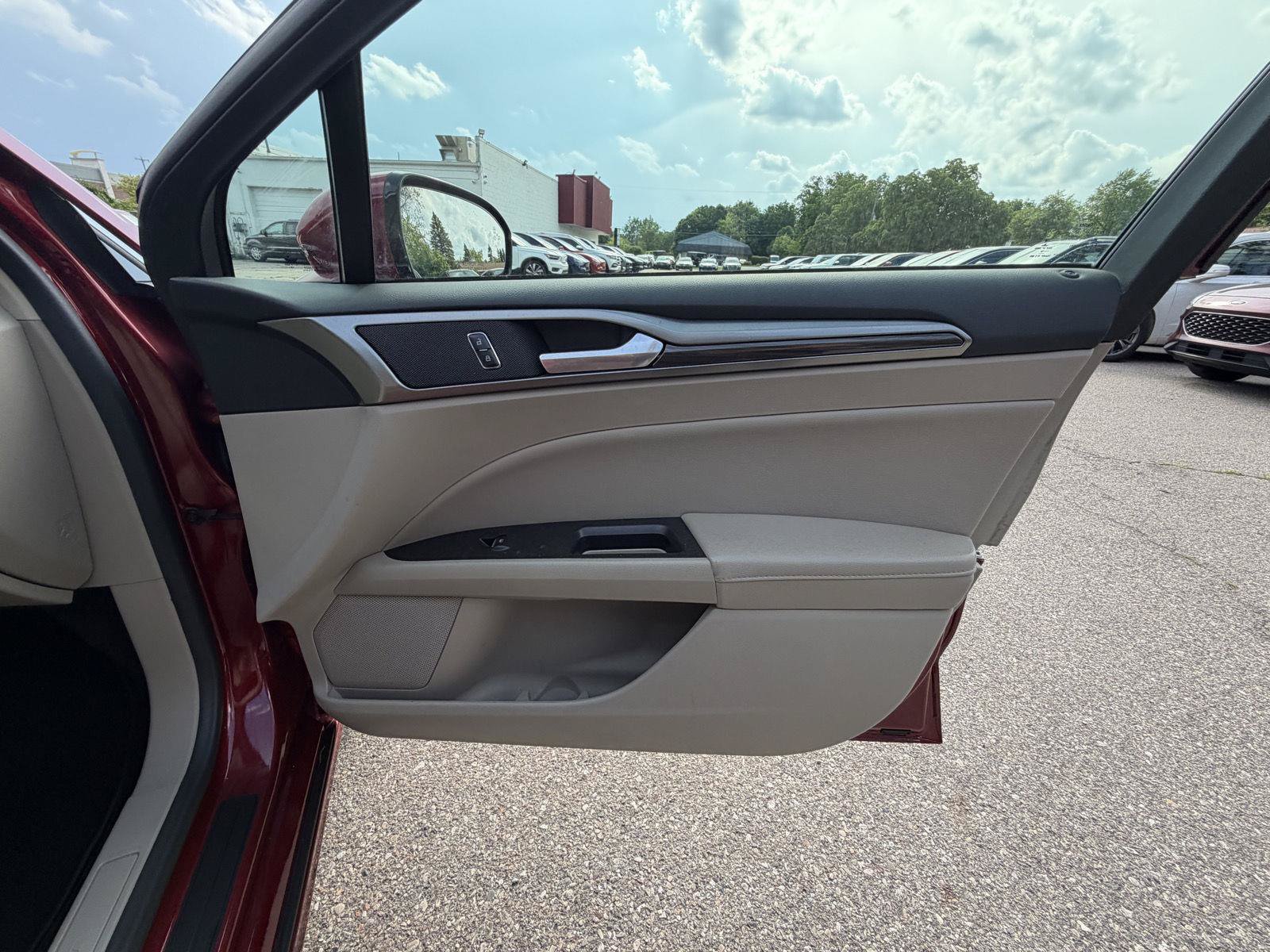 Used 2017 Ford Fusion SE w/ Fusion SE Technology Package FWD image 30