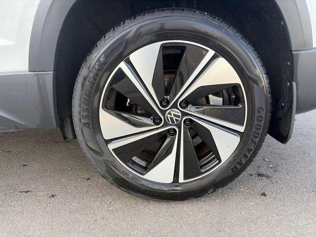 Used 2024 Volkswagen Taos SE AWD/4WD image 4