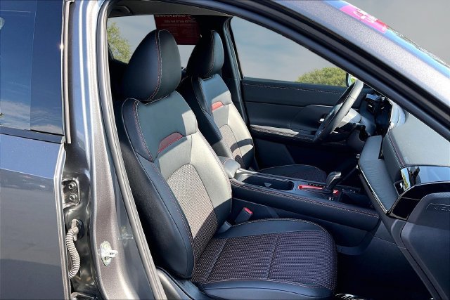 Certified 2026 Nissan Kicks SR FWD image 28
