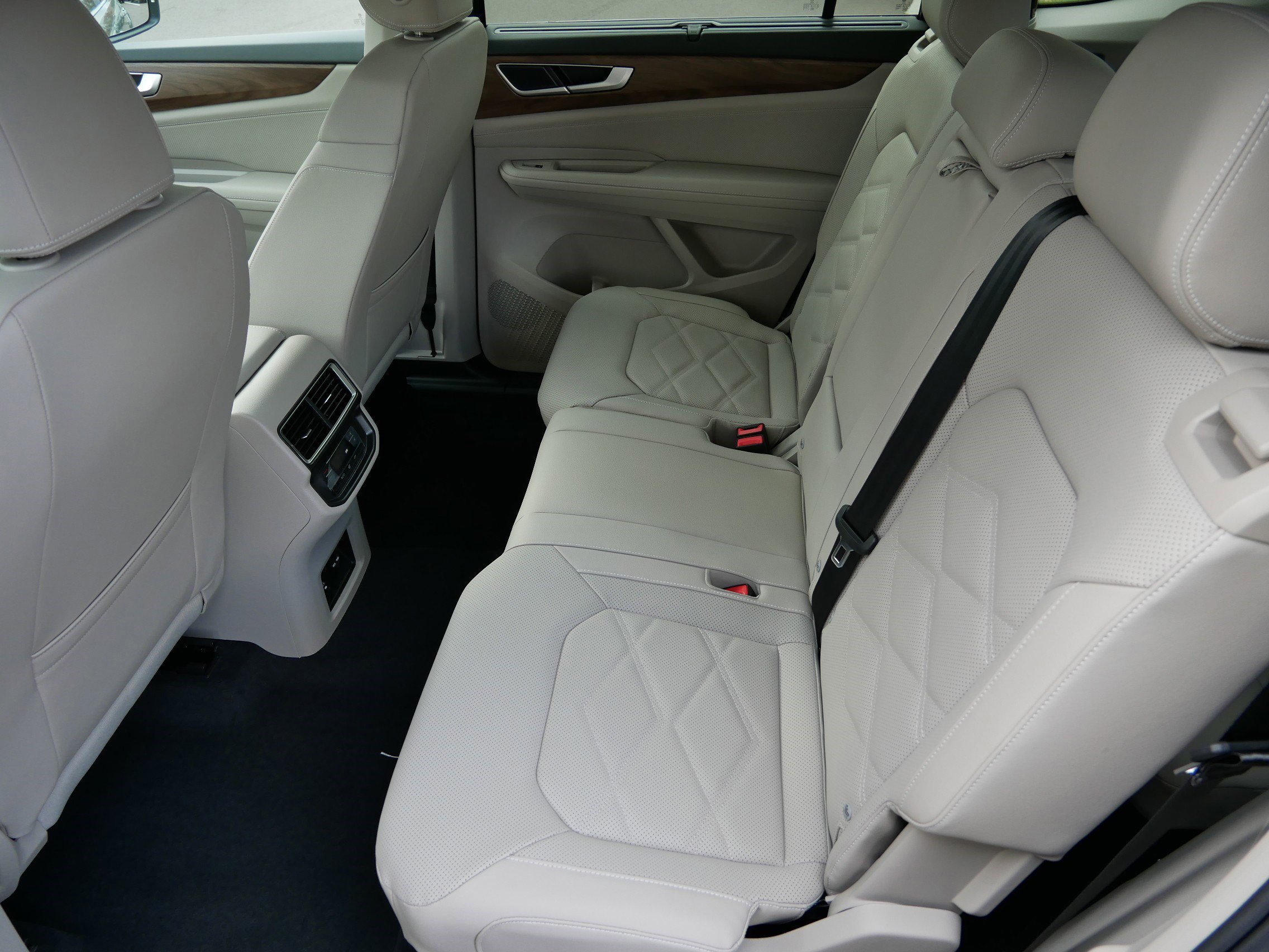 New 2026 Volkswagen Atlas Cross Sport SEL Premium R-Line image 8
