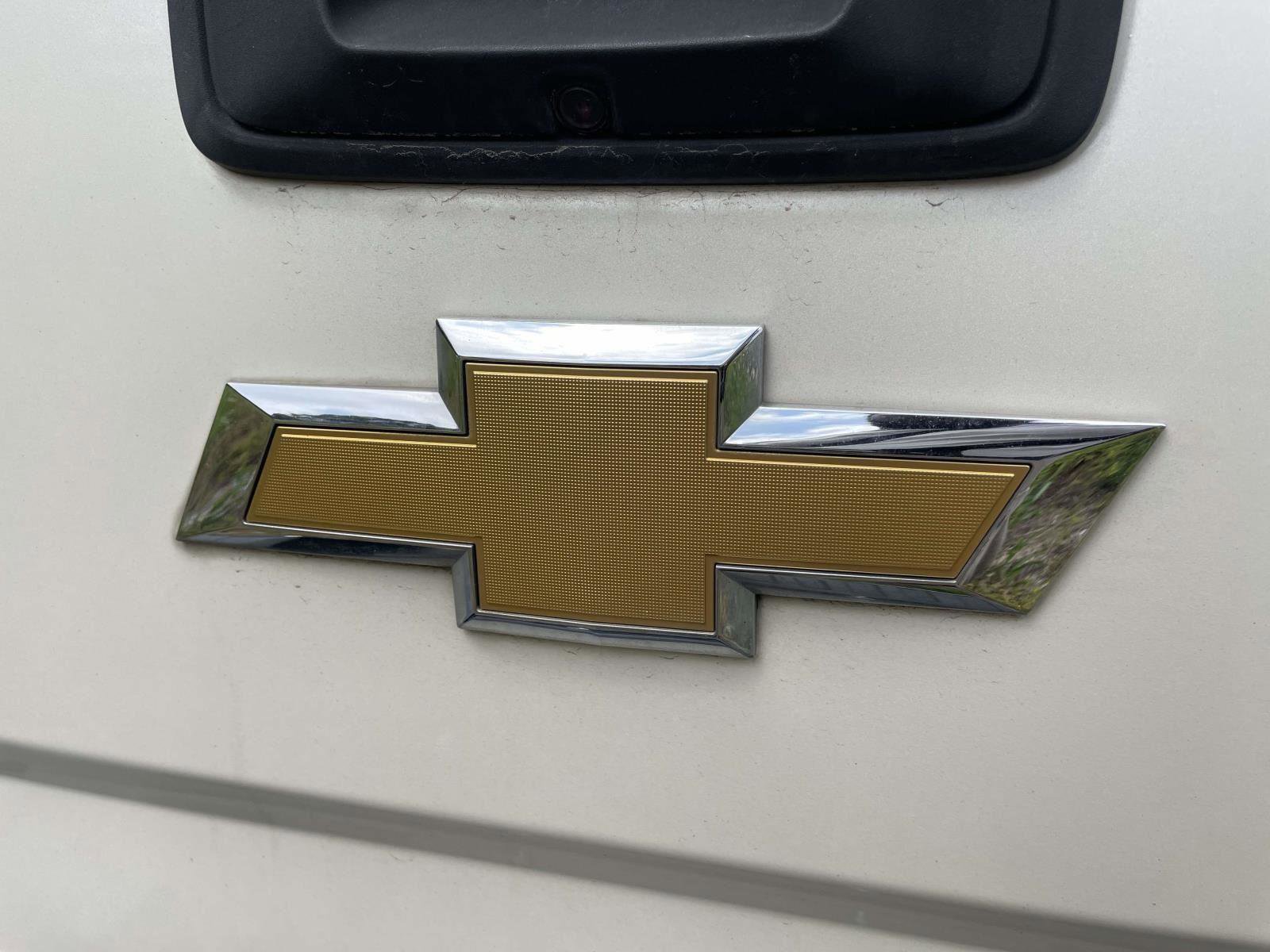 Used 2015 Chevrolet Silverado 1500 LT w/ LT Convenience Package AWD/4WD image 12