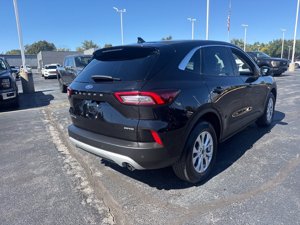 Used 2023 Ford Escape Active w/ Tech Pack #1 AWD/4WD image 7