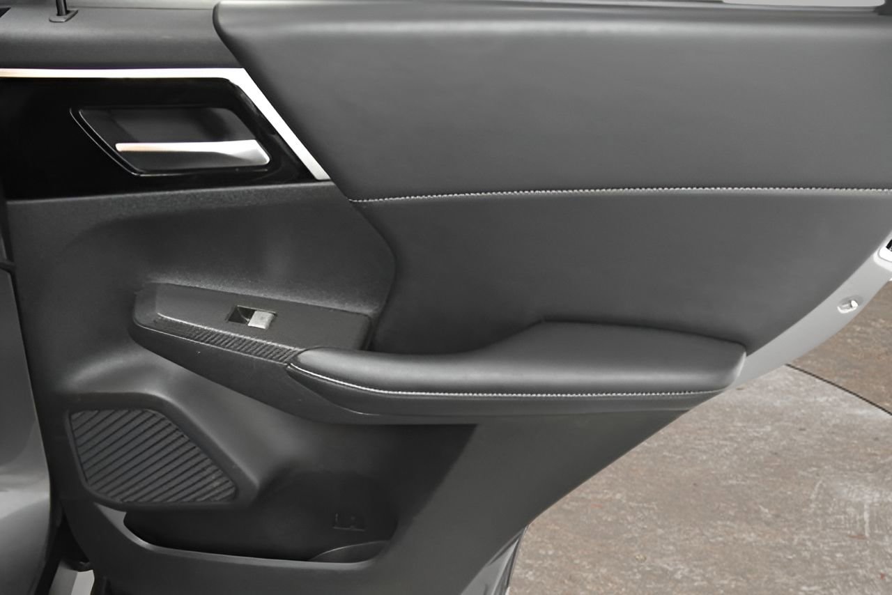 Used 2024 Mitsubishi Outlander SE image 15