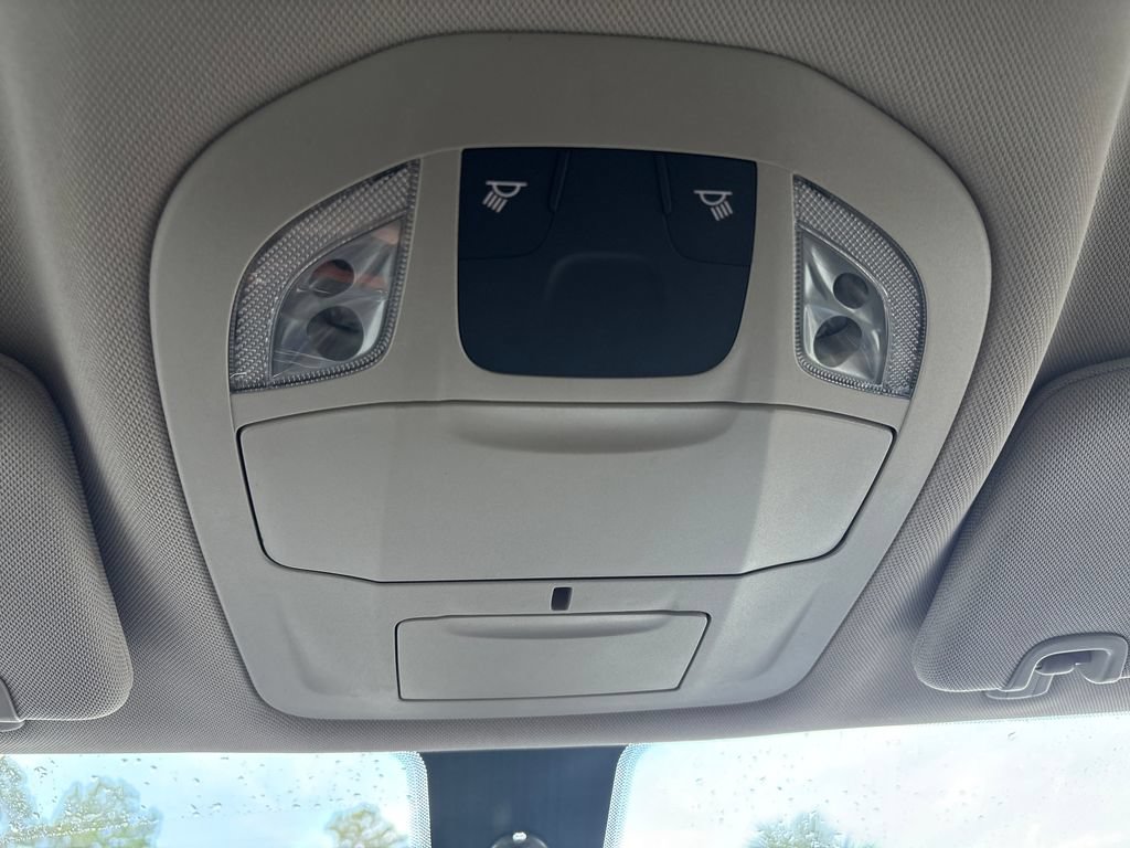 Used 2021 Chrysler Voyager LX FWD image 33
