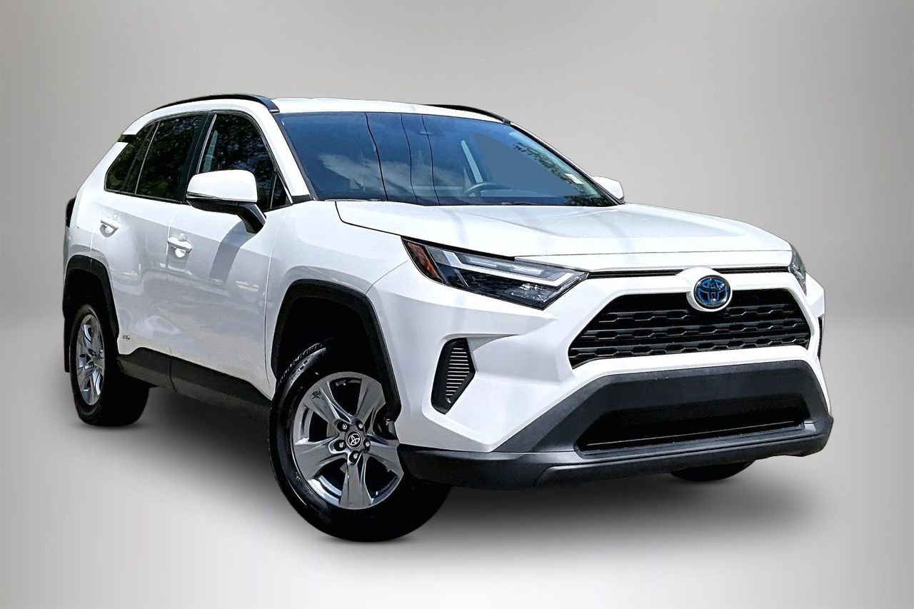 Used 2024 Toyota RAV4 XLE AWD/4WD image 2