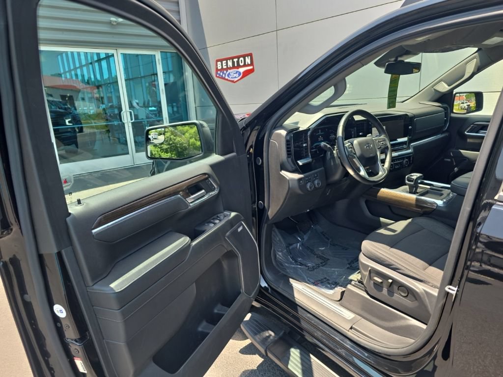 Used 2024 Chevrolet Silverado 1500 RST w/ Convenience Package II AWD/4WD image 11