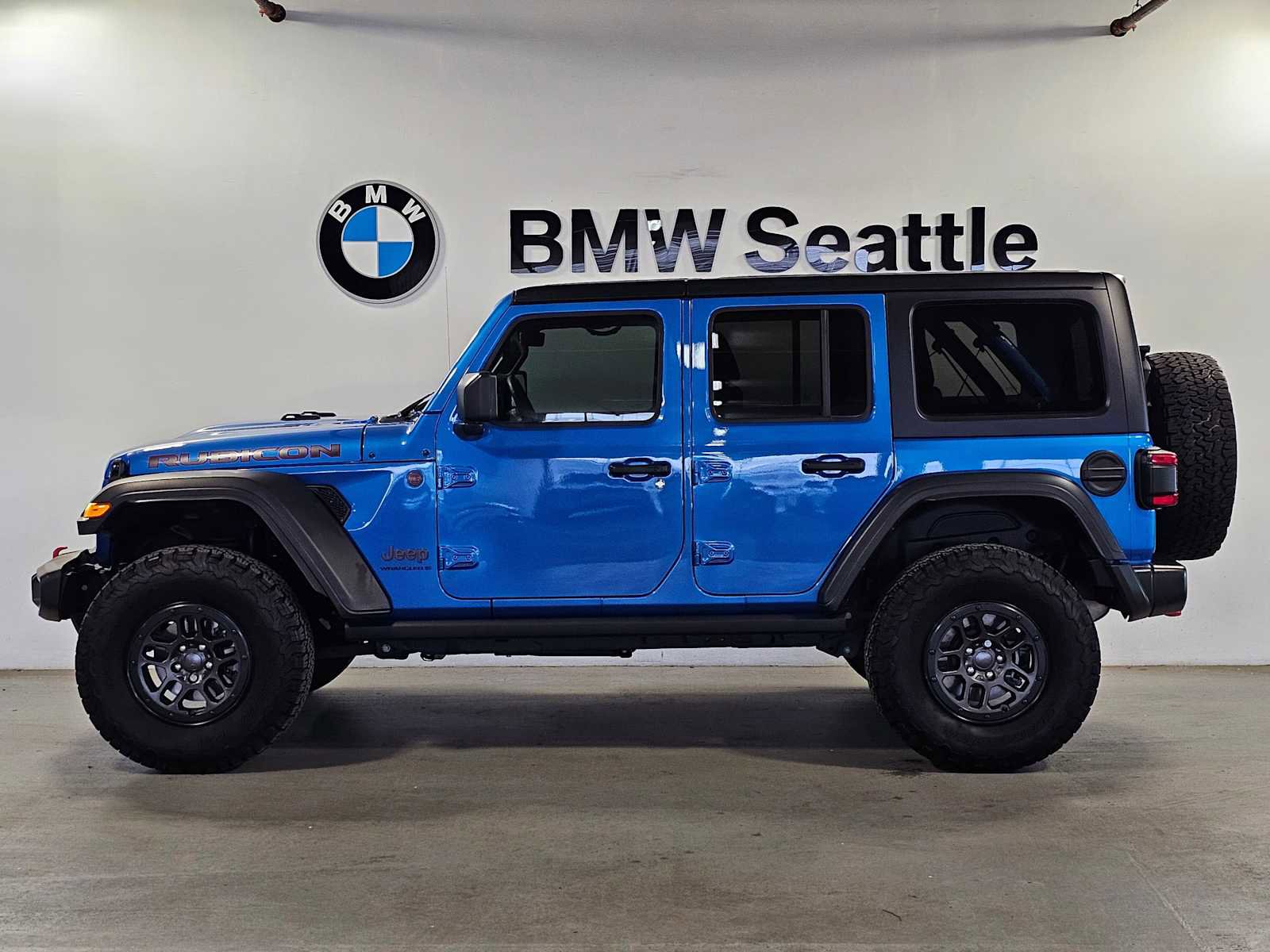 Used 2023 Jeep Wrangler Unlimited Rubicon w/ Xtreme 35 Tire Package AWD/4WD image 3