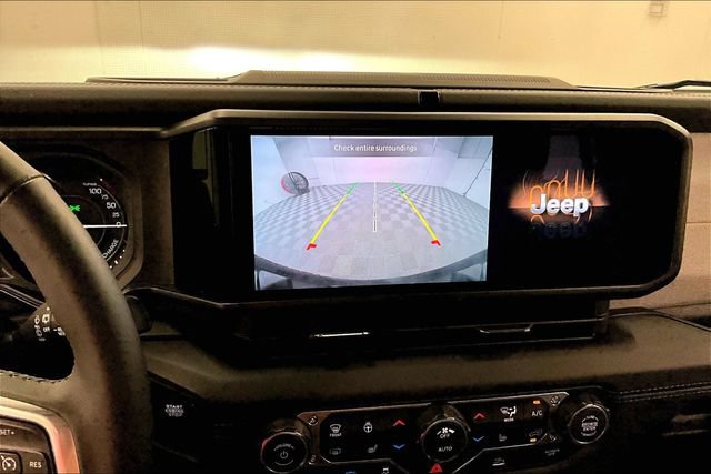 Used 2025 Jeep Wrangler Unlimited Sahara AWD/4WD image 30