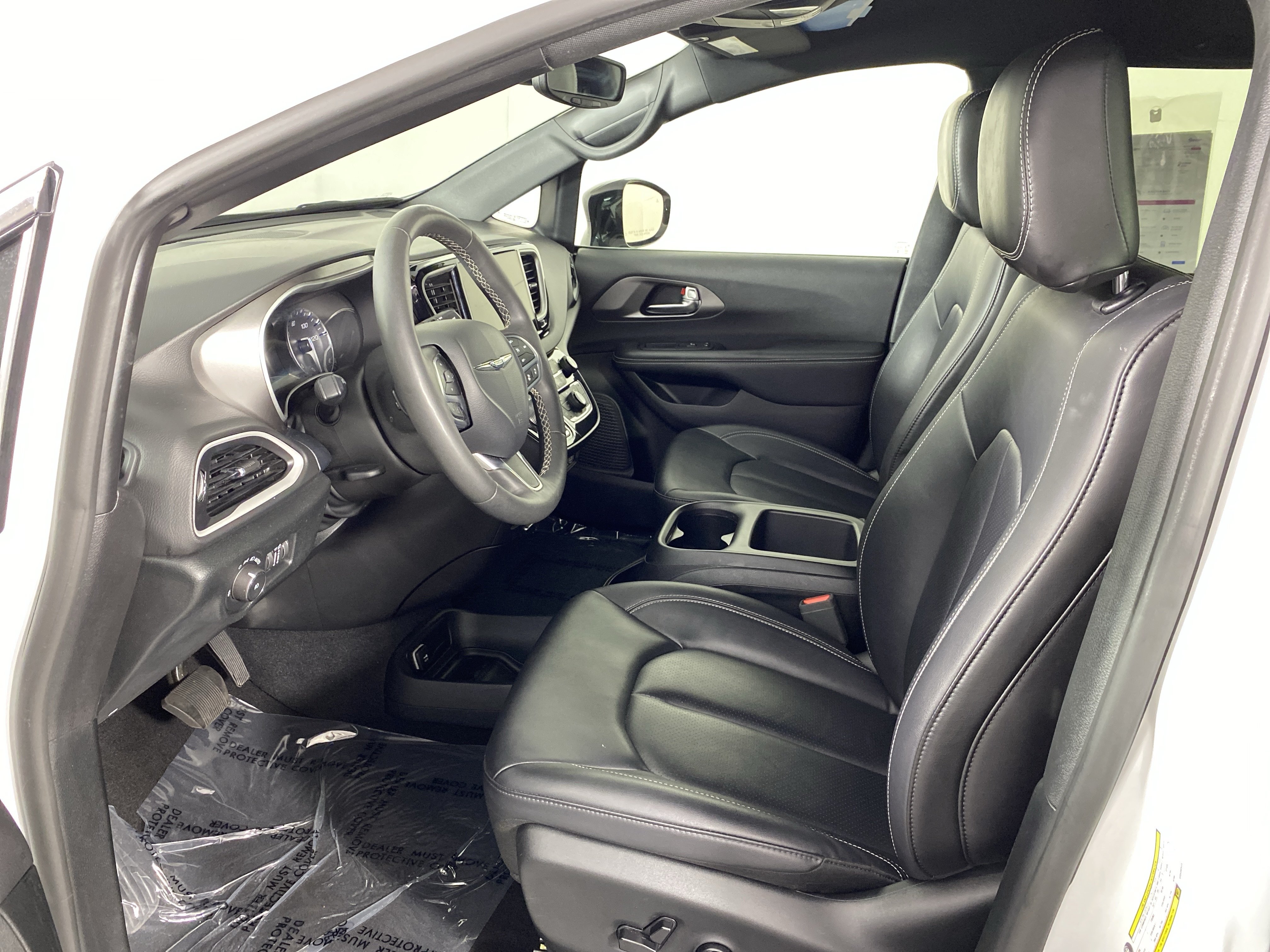 Used 2025 Chrysler Pacifica Select FWD image 15