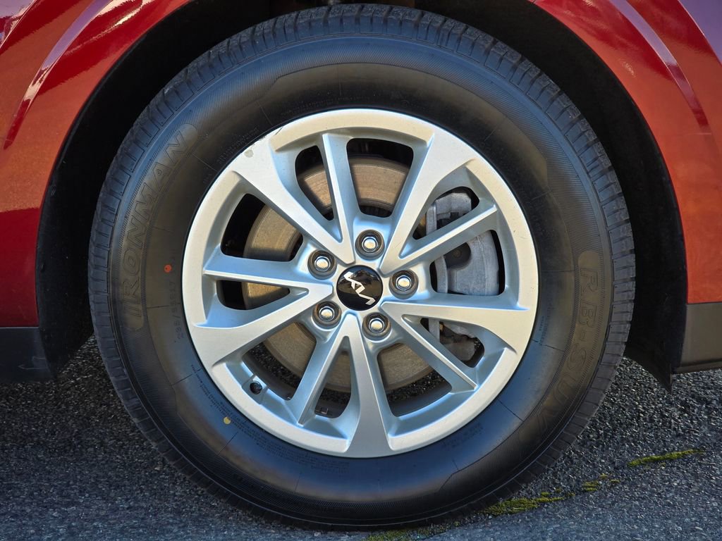 Used 2024 Kia Carnival LX image 9