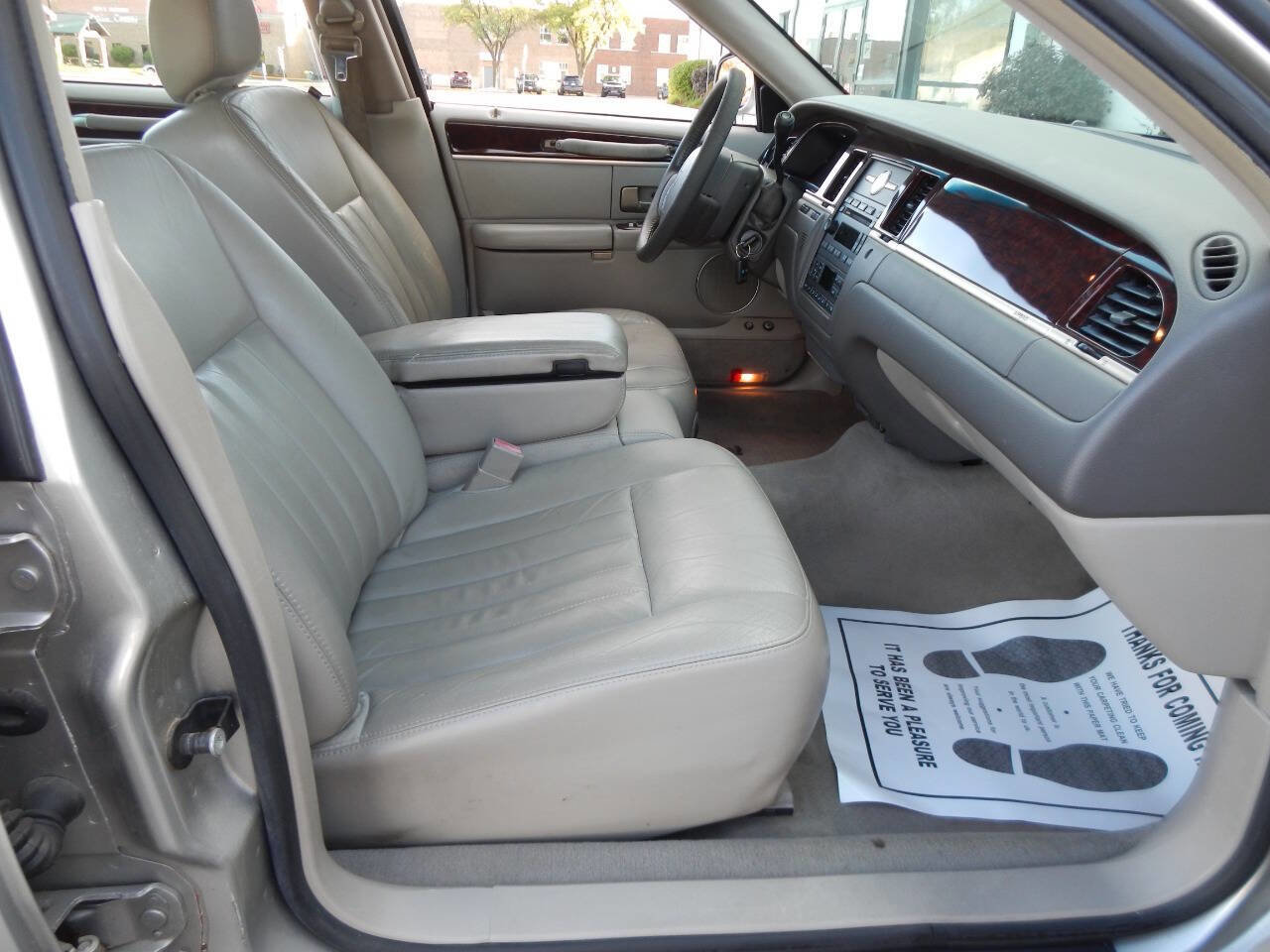 Used 2007 Lincoln Town Car Signature image 35