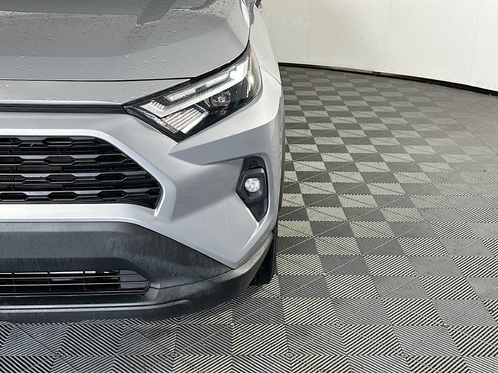 Used 2022 Toyota RAV4 XLE Premium AWD/4WD image 9