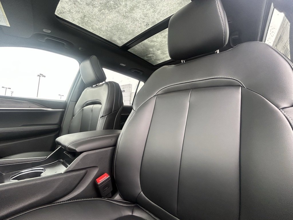 New 2025 Jeep Grand Cherokee L Limited w/ Black Appearance Package image 16