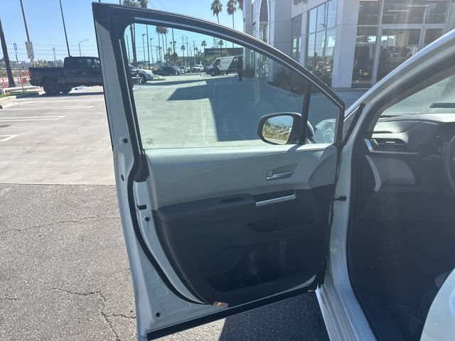 Used 2023 Toyota Sienna XLE FWD image 17