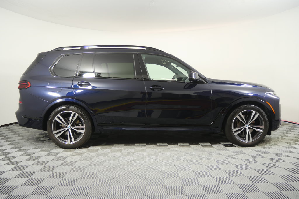 Certified 2024 BMW X7 xDrive40i w/ M Sport Package AWD/4WD image 3