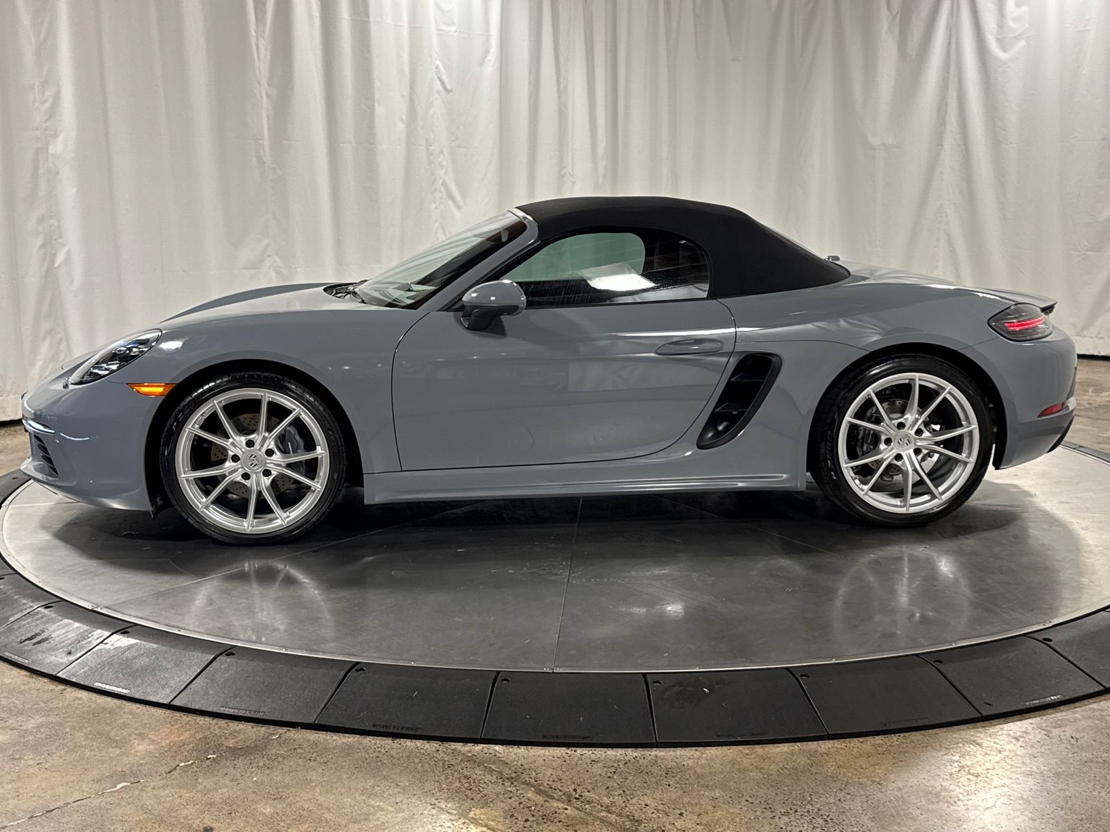 Used 2025 Porsche 718 Boxster RWD image 7