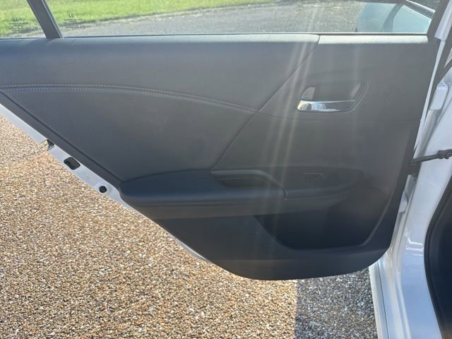 Used 2016 Honda Accord Sport image 10