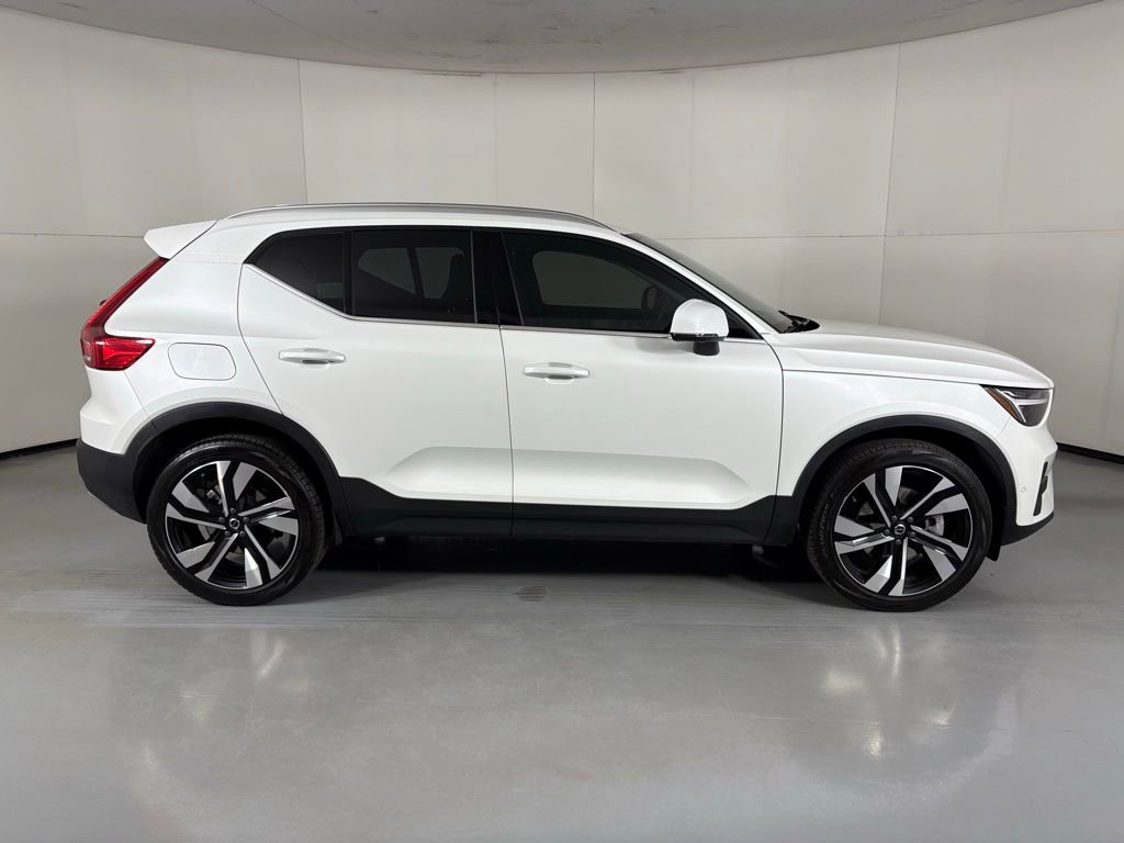 Used 2023 Volvo XC40 B5 Ultimate w/ Protection Package Premier image 9