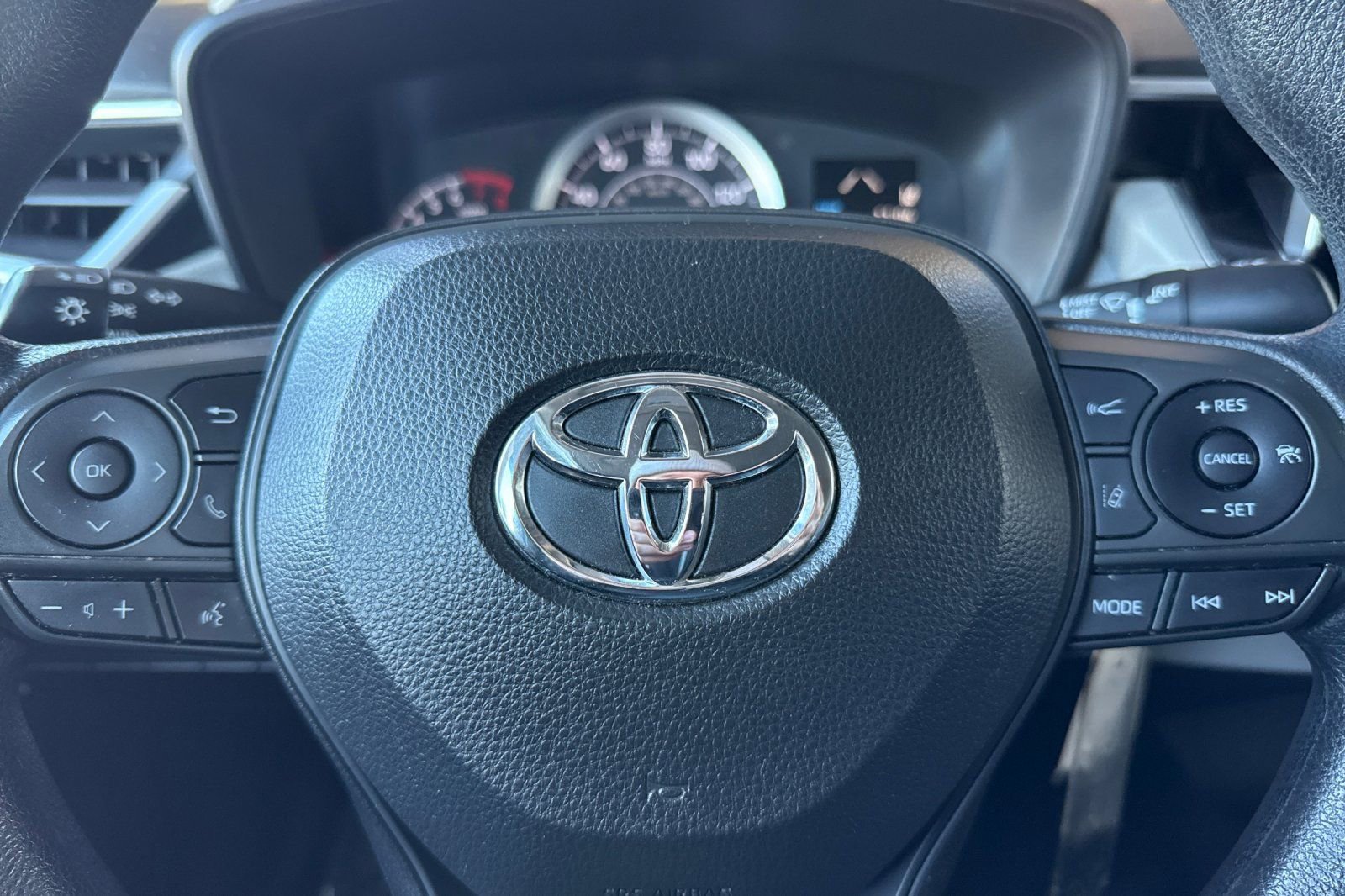 Used 2021 Toyota Corolla LE w/ Carpet Mat Package (TMS) image 24