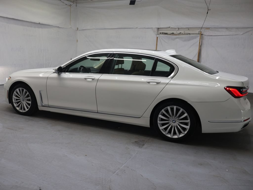Used 2022 BMW 740i xDrive w/ Premium Package AWD/4WD image 4
