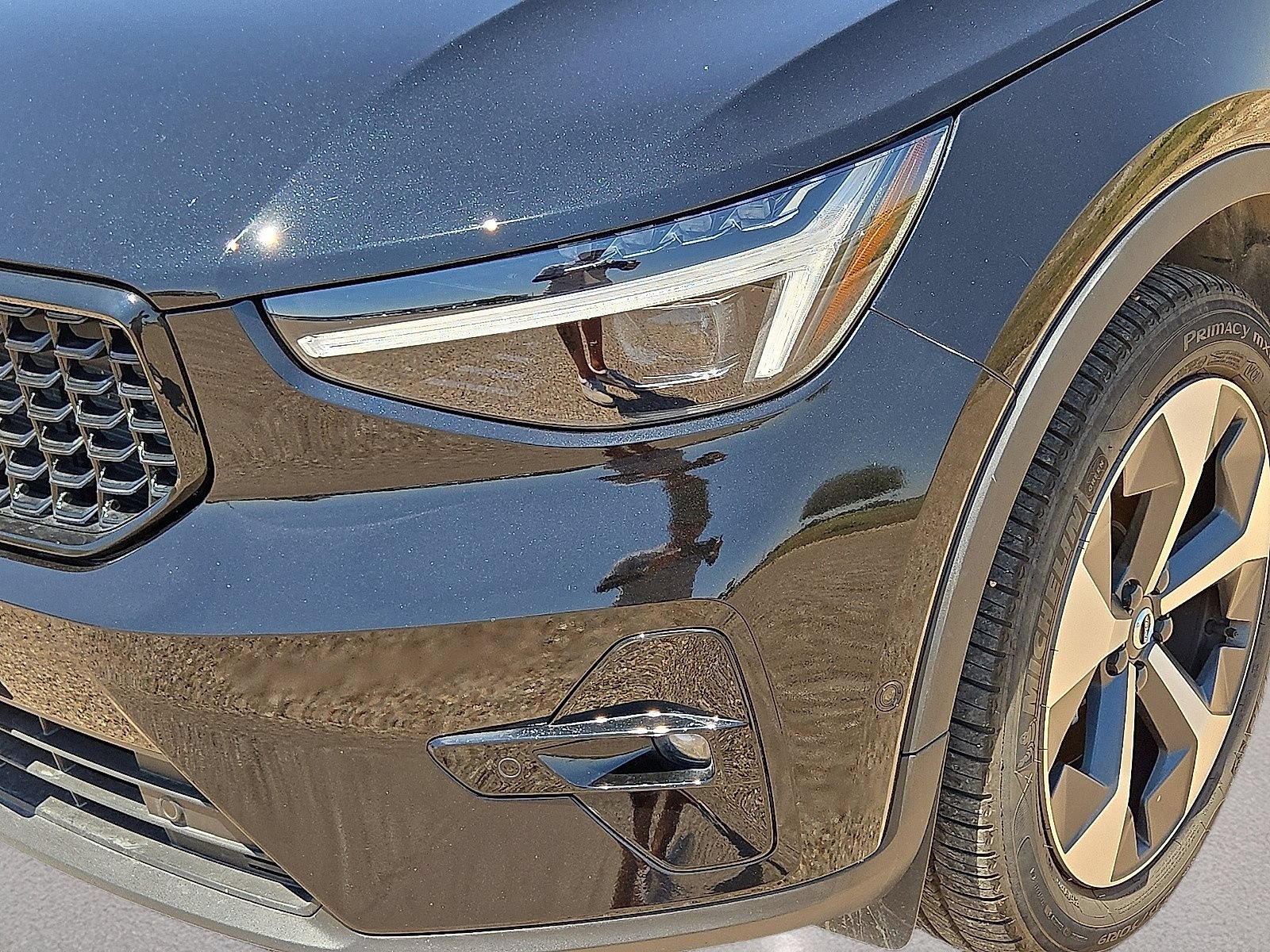 Certified 2026 Volvo XC40 B5 Plus AWD/4WD image 9