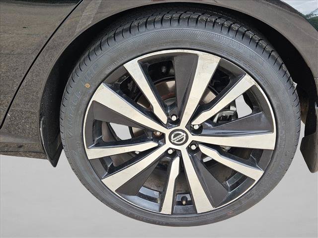 Used 2020 Nissan Altima 2.0 Platinum FWD image 25